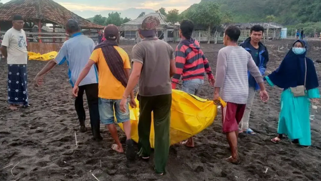 Ritual Maut di Pantai Payangan Jember, Belasan Orang Tewas